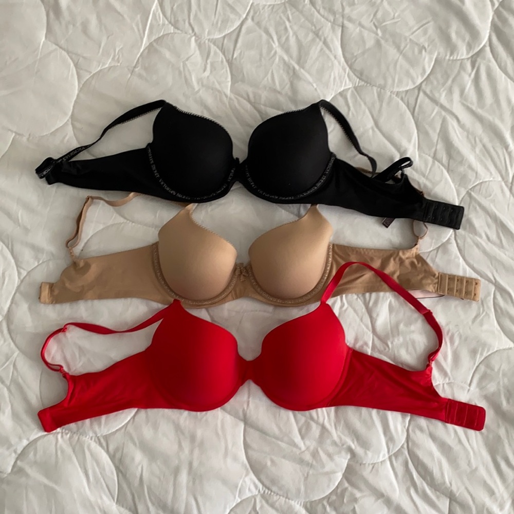 3 Victoria’s Secret bras 34D
